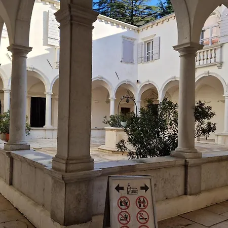 Old-town House Julia بيت للعطل *